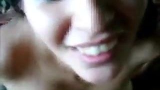 Французский Samia, камшот на лицо в любительском видео