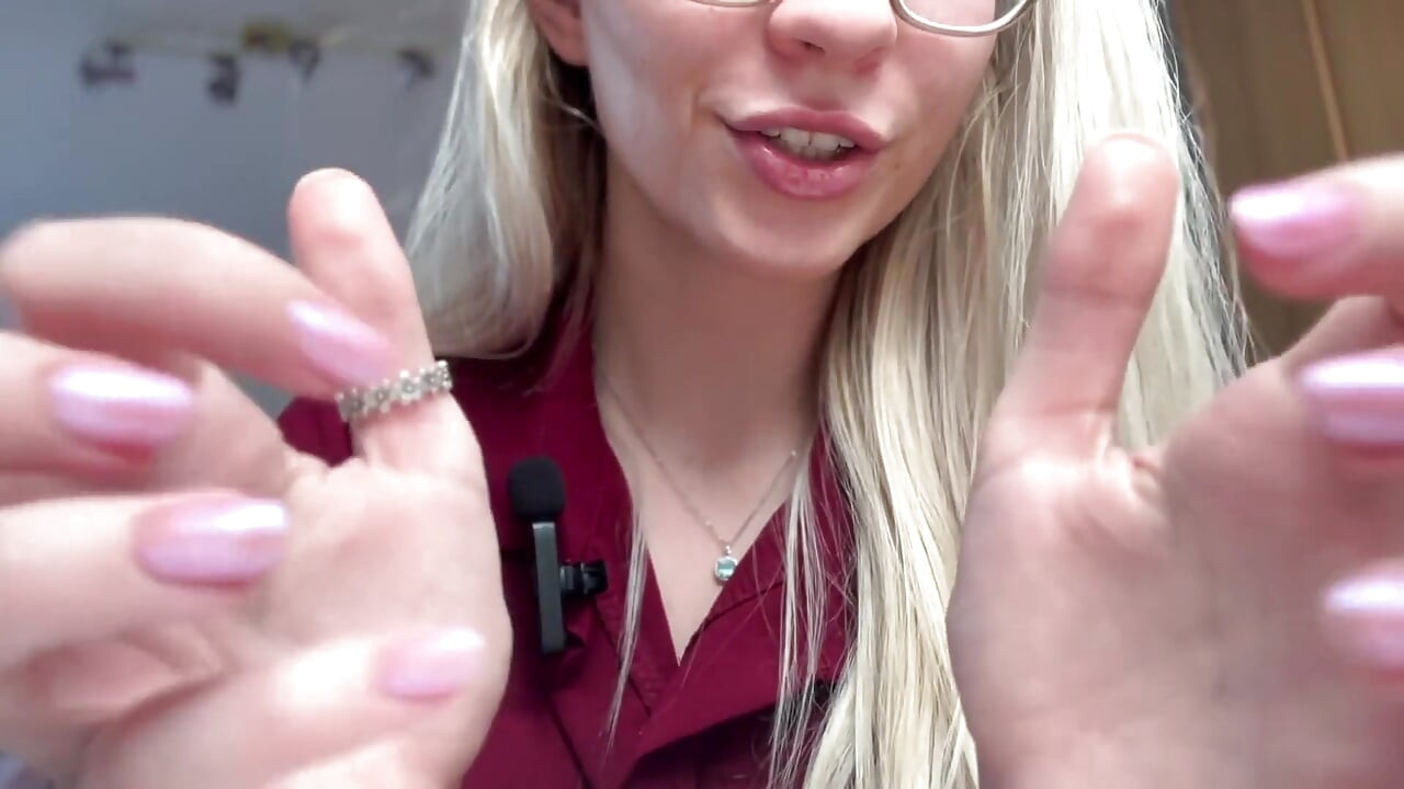 Medel tjej straffar dig med kittlar asmr