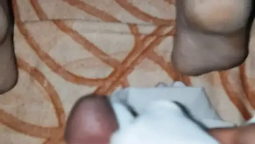 Haryana bhabhi disetubuhi oleh dever di malam hari dan mengambil kontol hitam besar di memek yang dicukur