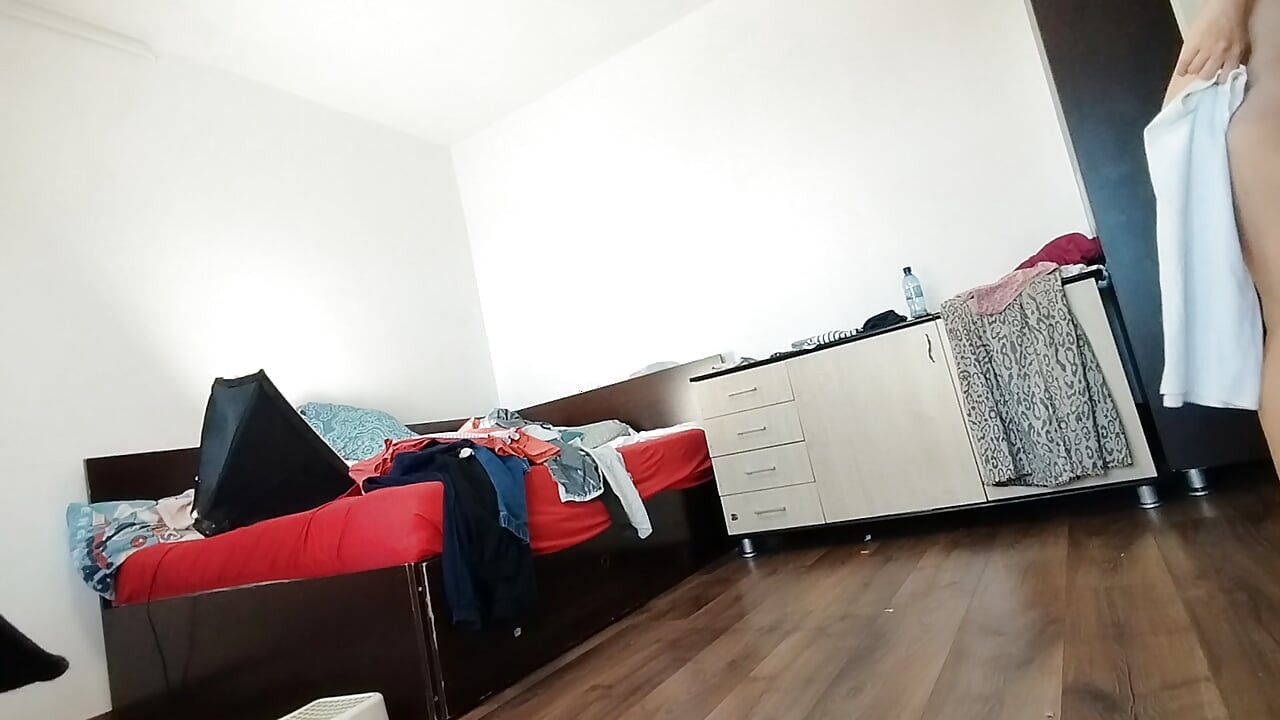 Sexy woman does naked cleaning. A hairy and hot Latina, big, big ass.
