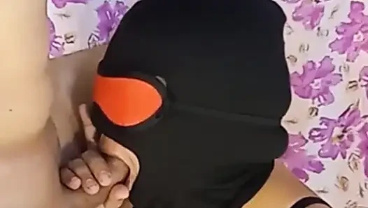 Emmeyi ve götten sikişmeyi seviyor