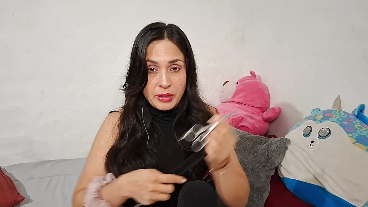 Asmr rol yapma kız arkadaşın saçını kesiyor