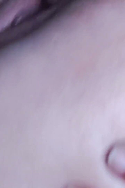 Pettäen miestäni hänen ystävänsä kanssa kun hän on sängyssä