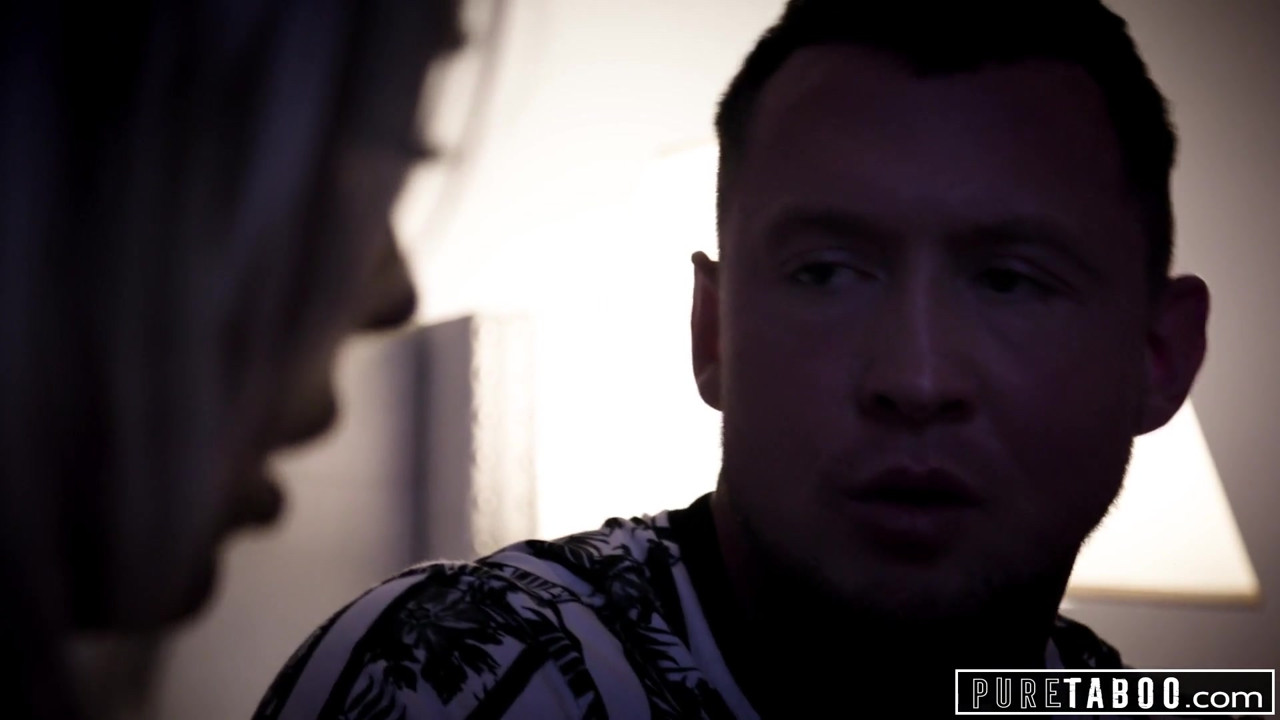 純粋なタブー、セクシートランスガールが悲しみの男をやる