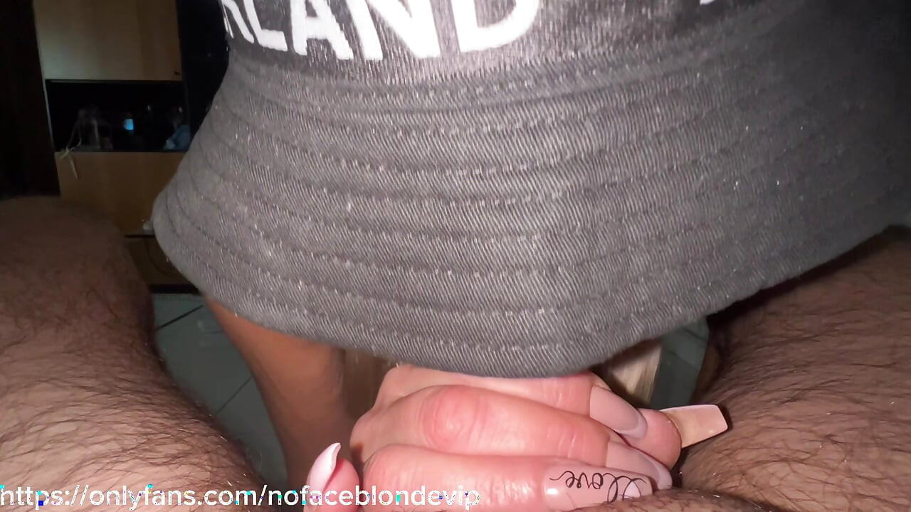 Nur eine. Nur Vergnügen. VORSICHT: SEHR FEUCHT.