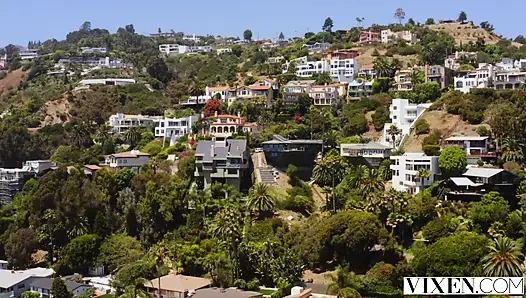 Vixen - nicole vaunt si cewek rambut merah super aduhai lagi asik orgasme intens sama penggemarnya