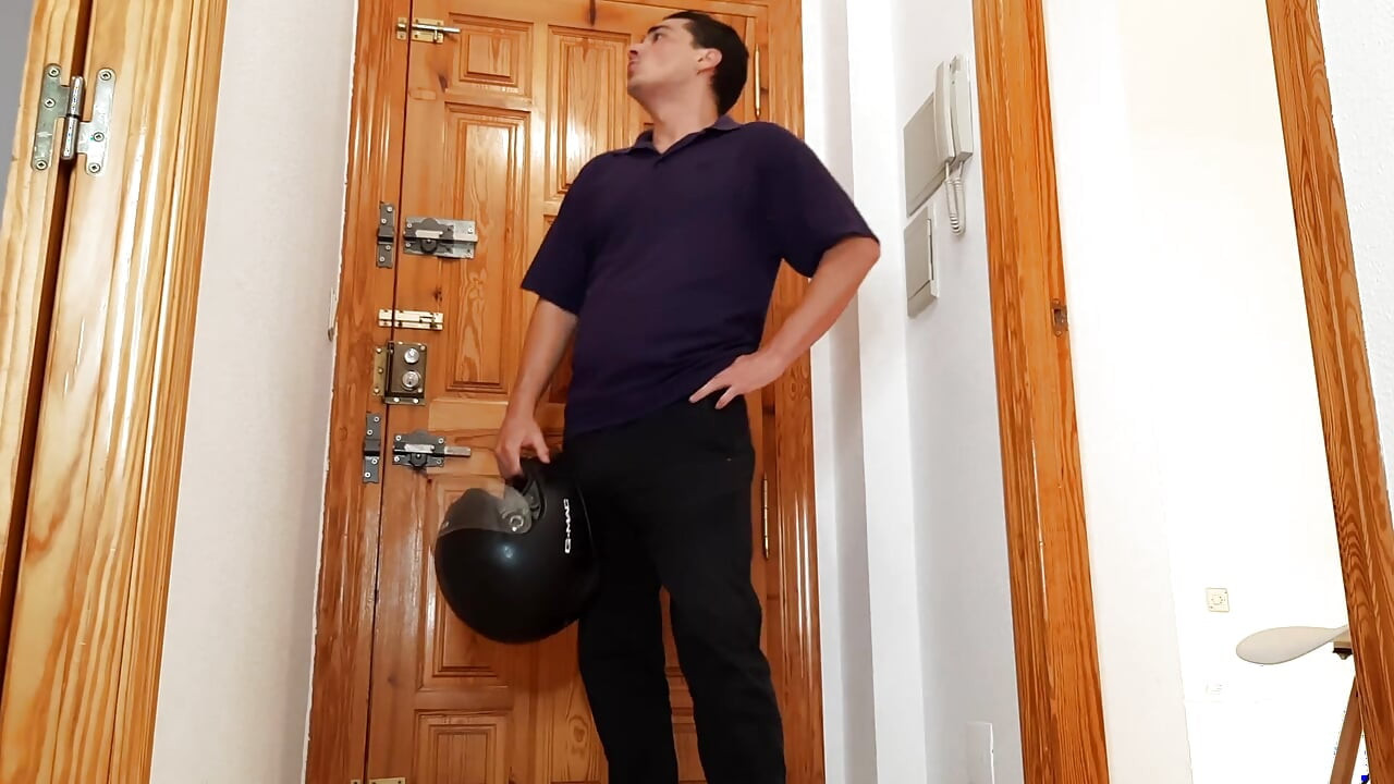 STUDENT COLLEGE FUCKED BY DELIVERY MAN