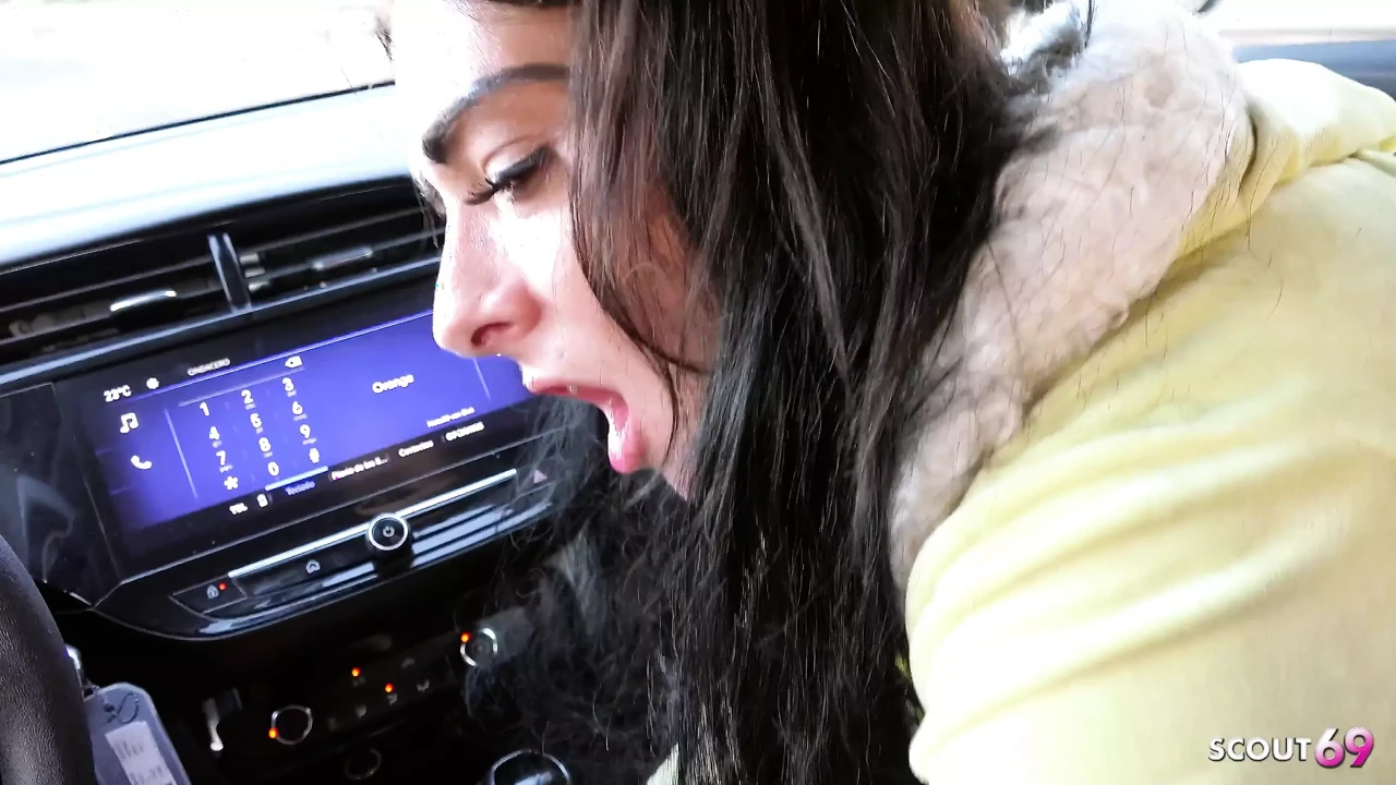 Dirty Bitch Pick up by Old Guy and Give Him a Nyon Handjob to Thanks Him in Car While Driving