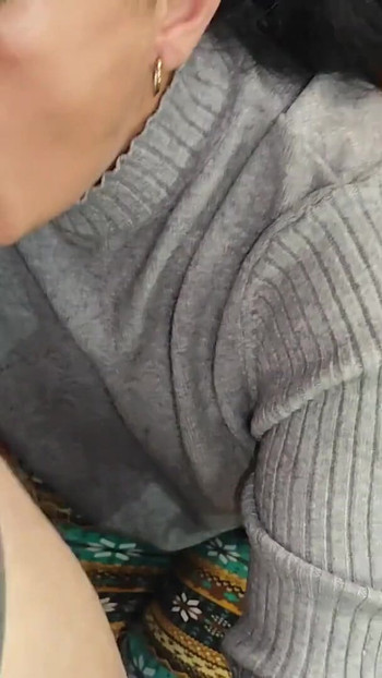 Zgodna amaterska žena puši kurac sa spermom u ustima | Klip 1