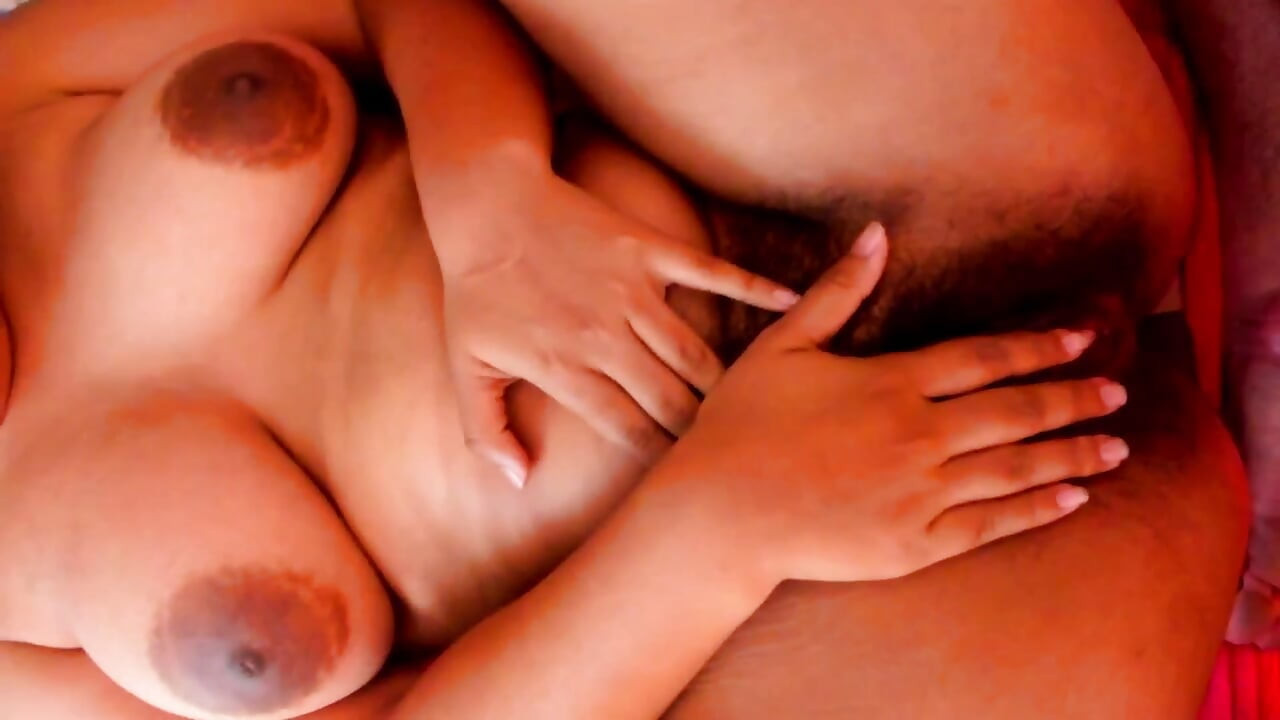 Latina a Une Bite Et a Hâte De Venir