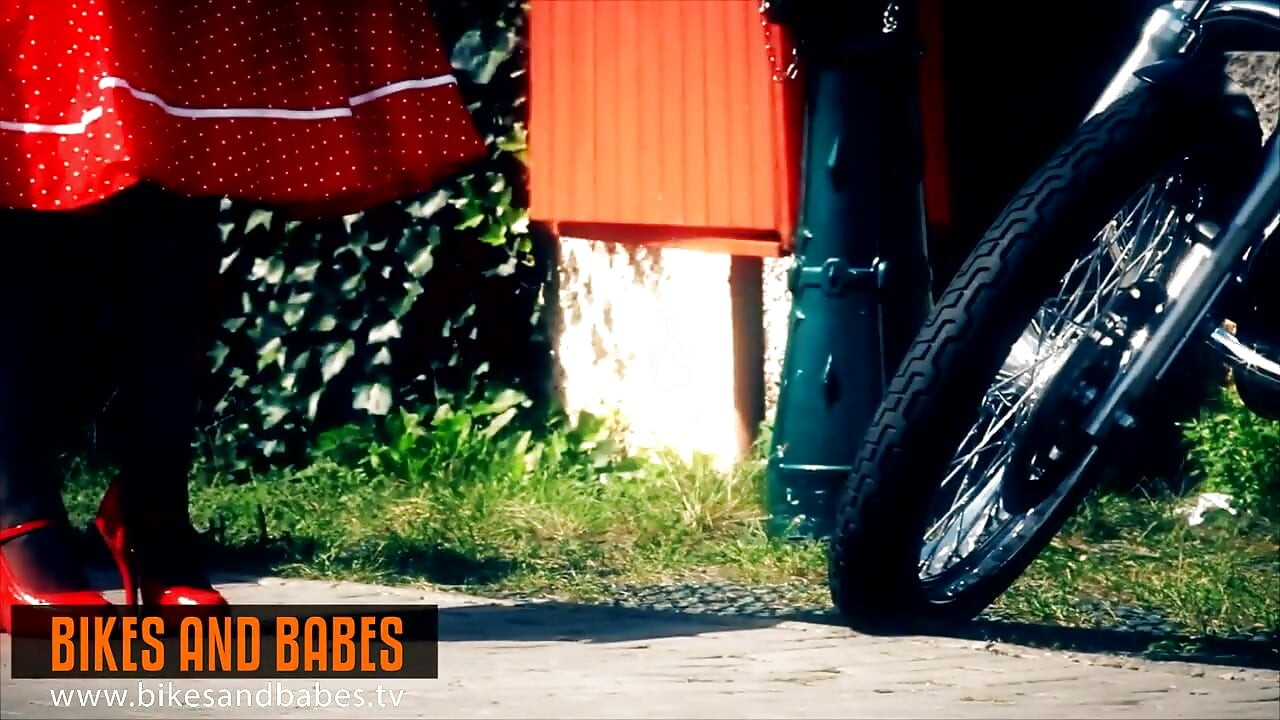 Amelia de luxe - bikes and babes tv sexy videos