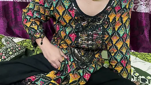 Моей сексуальной бхабхи нужен романтический момент и жесткий трах