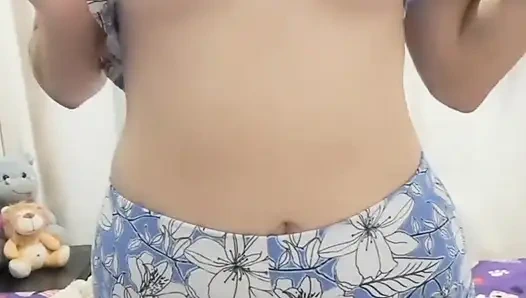 Mahasiswi 18 tahun kalah taruhan dan pamer toketnya padaku