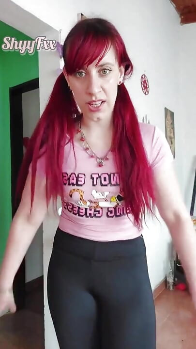 Shyyfxx- tu cuñada caliente sabe que quieres follarla en la cena familiar juega a roles