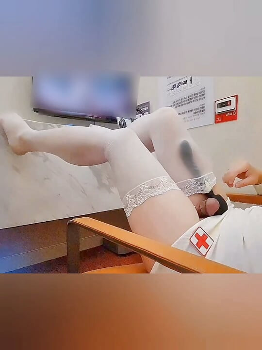 Sperm Test Odasındaki Hemşire. Gerçek bir üroloji kliniğine hemşire kostümüyle gittim ve kendimi çok fazla boşalttım.