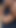 セクシーなぽっちゃり男が踊って足を見せている