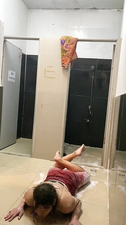 FN112 I'm happily taking a bath.