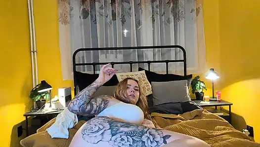 Do you watch milf play with feet and pussy?