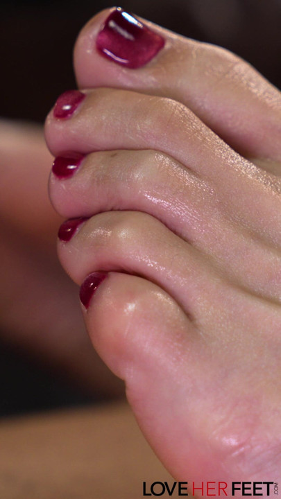 Brunette MILF Pamela Morrison Fucked After Foot Worship