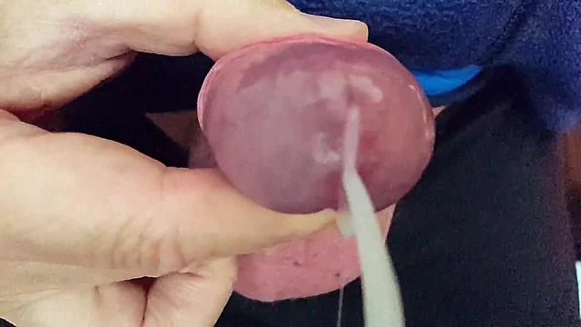 Sperma rinnt aus meinem Schwanz