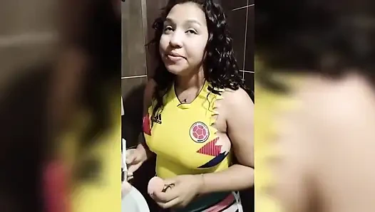 Ben kendim için bir kadın yeterli değilim düşünüyorum kocam her zaman beni reddediyor, ona sikişmek istediğimi söylüyorum ve her şey yanlış bitiyor!