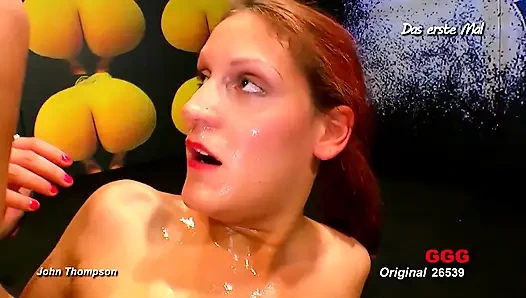 Tätowierte Asiatische Schlampe Mit Dd Falschen Titten Nimmt 20cm Monster Tief in Den Hals Und Wird Arsch Zerstört