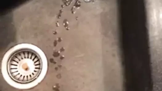 Lavaboda büyük cumshot