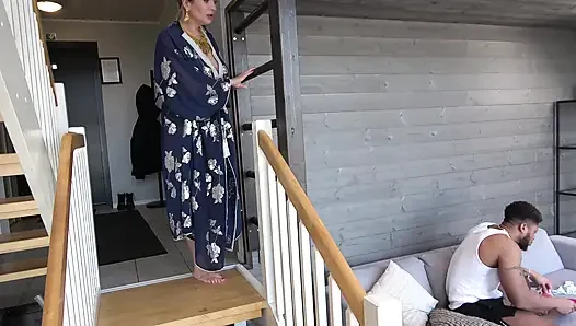 Üvey Anne Büyük Zenci Üvey Oğlunu Iç Çamaşırını Koklarken Yakaladı