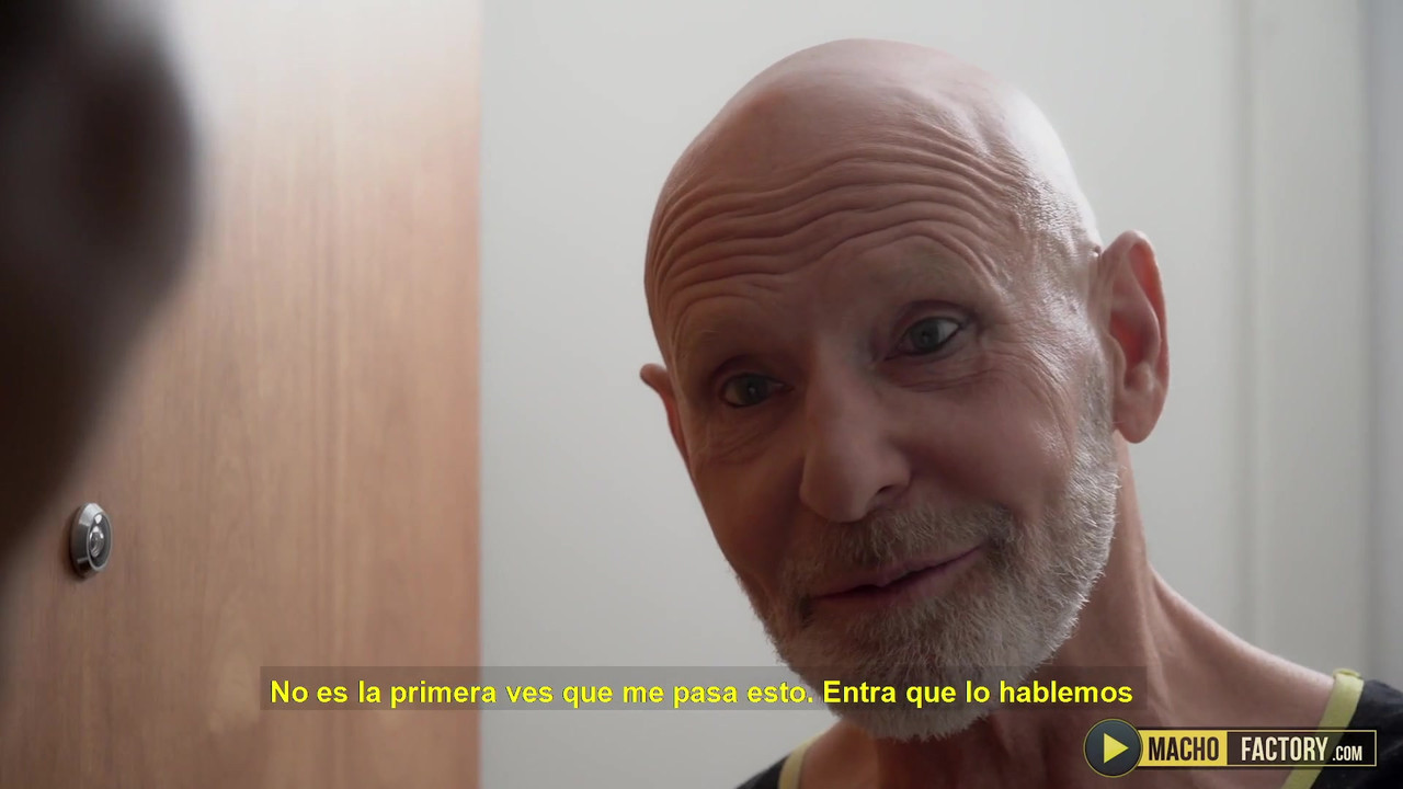 超级性感的爸爸benedictus得到一个大玩具和大鸡巴插他紧致的屁股