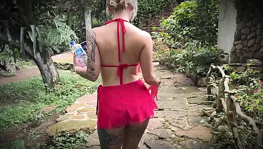 Arkadaşımla ormanda koşmaya çıktım ve sonunda penisim onun ağzında ve dilinde boşaldım