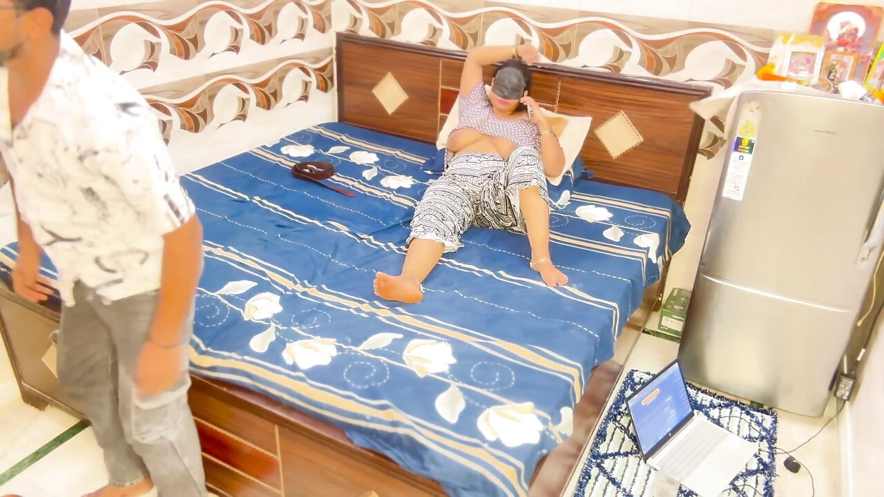 デシカップルの初めてのハードコアなホテルの部屋でのセックス