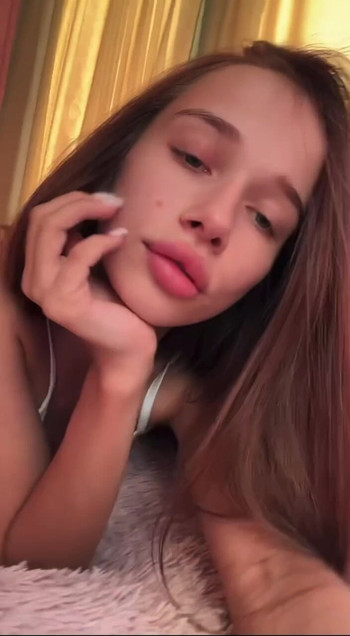 Lipsync nóng bỏng đến nỗi nó sẽ làm tan chảy bạn trò chơi 💋 trên khuôn mặt của cô ấy là lửa