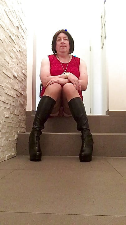 Nicki-Crossdress sexy red Chiffon-Dress ans Stockings stroking her cock
