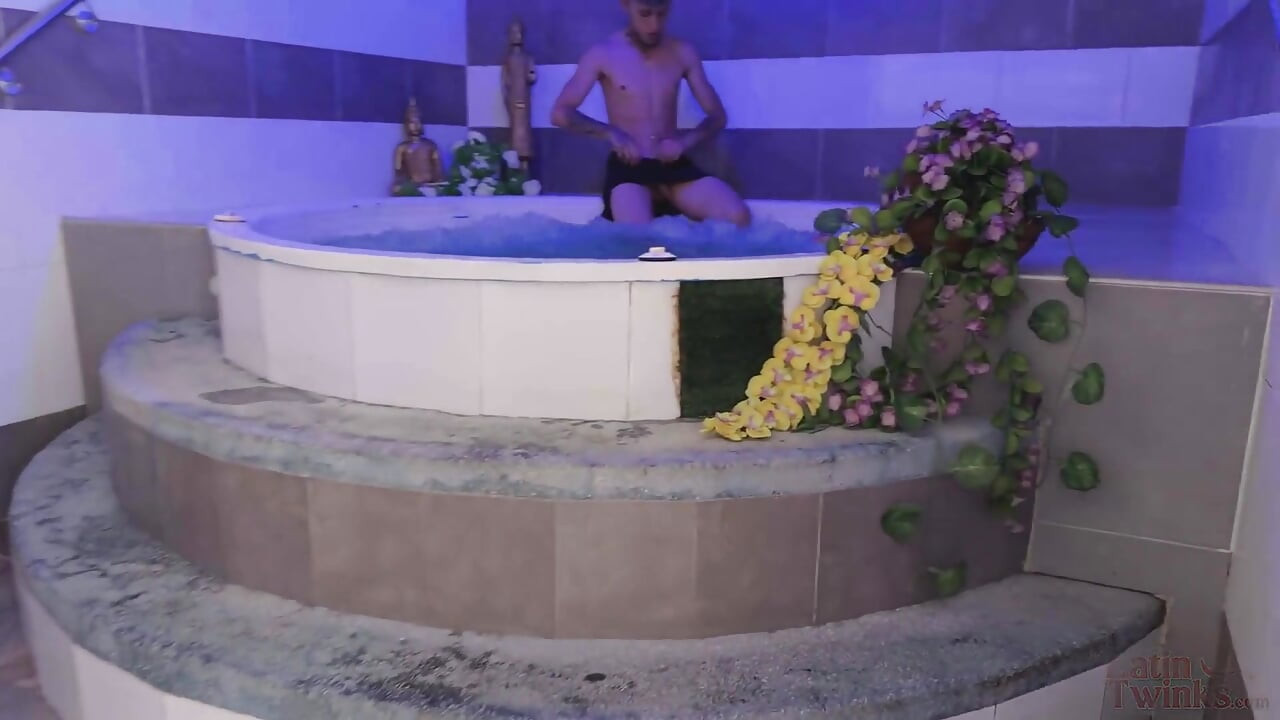 Steamy Twinks Iii: Ciber-nova and Gilbert Moon, Hot Jacuzzi and Wild Sauna