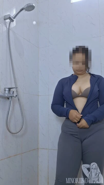 Asian MILF Washes Off Her Sweat After Fitness at The Gym - Minokiiko