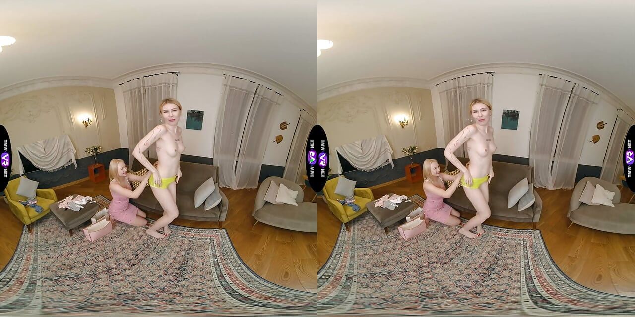 Sara Bork e Stacy Fort dividem uma sessão lésbica bem safada - TeenMegaWorld