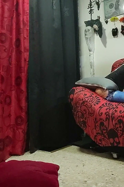 I Put on Some Sexy Lingerie for My Step-stepbrother so I Can Suck His
