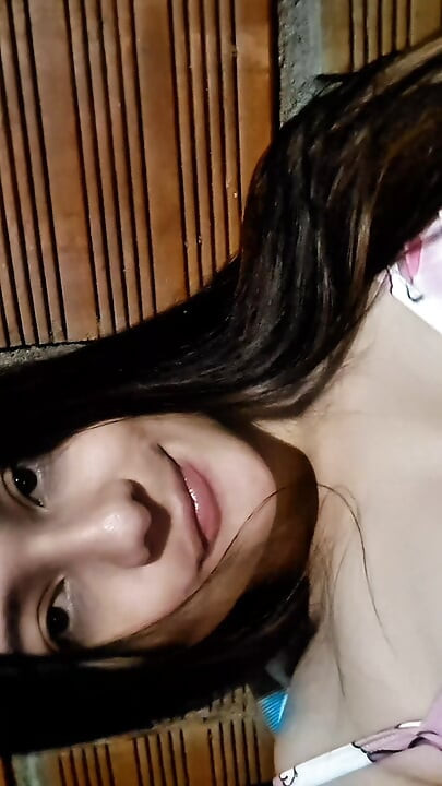 哥倫比安與繼子視訊通話的肢體接觸