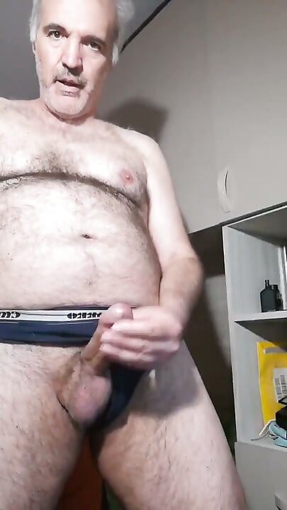Мой твёрдый, опухший член хочет хозяина