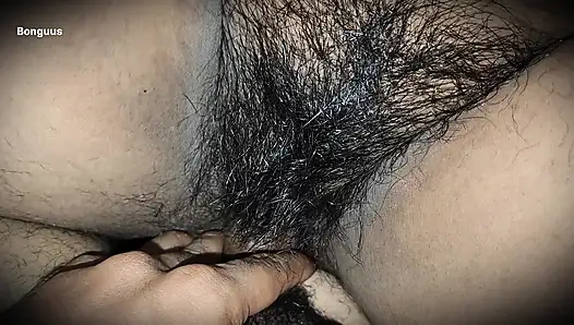 Bhabhi ke sath Soya toh bhabhi ne Raat ko lund pakad liya