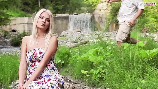 Ficken im wald in der grünen natur macht meine fotze nass