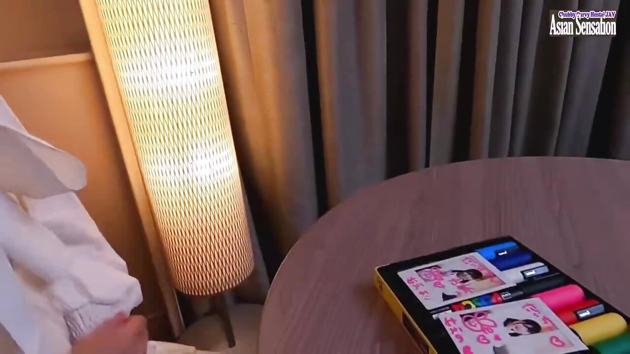 舞台後のアンダーグラウンドアイドルの秘密 完璧な公的イメージの裏でプライベート再会