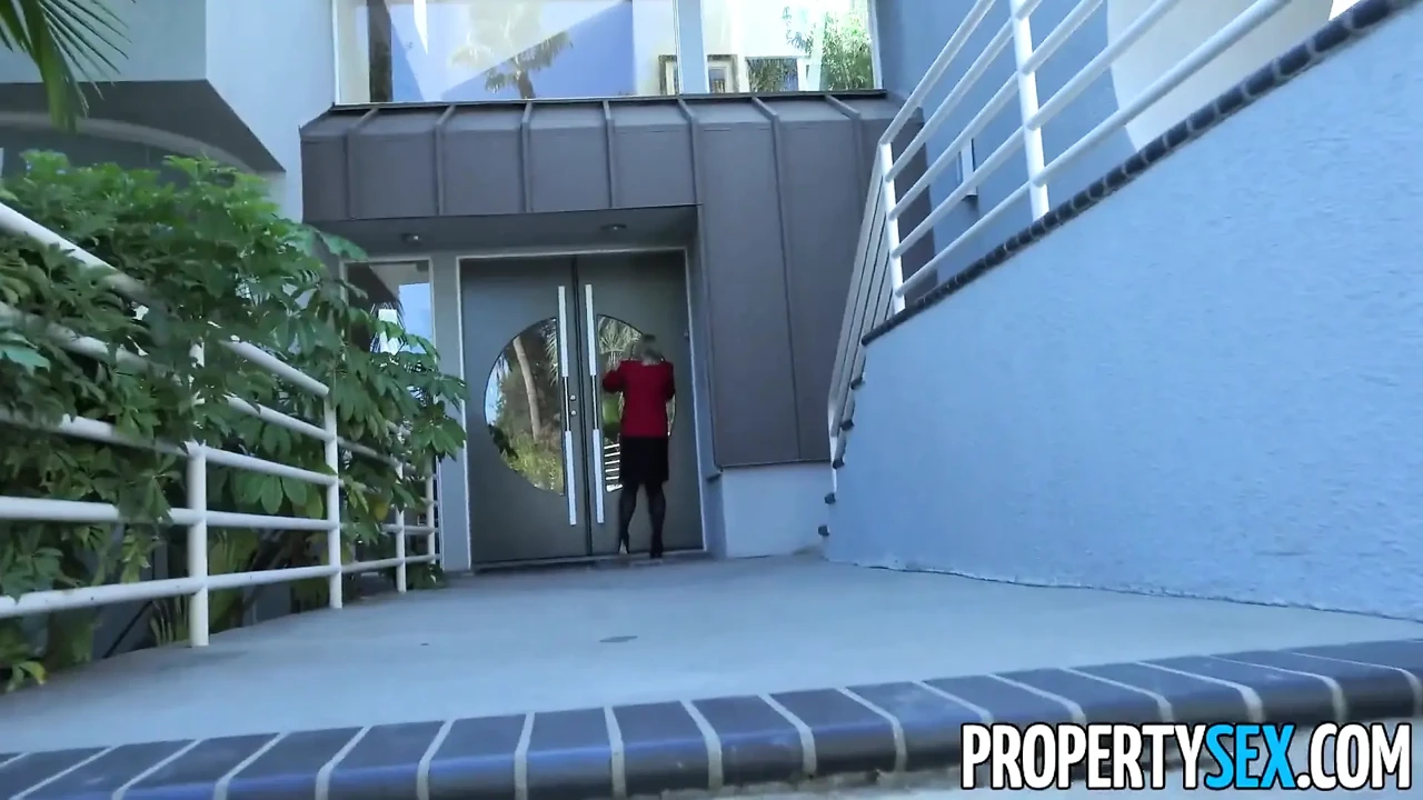 Propertysex Aggresive Real Estate Agent Tries to Use Sex to Convince Homeowner to Sell Home