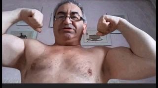 Испанский идеальный мускулистый дедушка