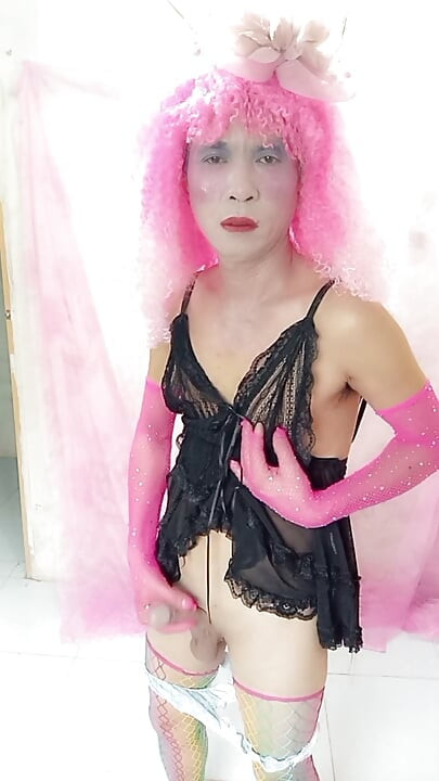 Oanh Le transgender i sexiga syntetiska porrkläder