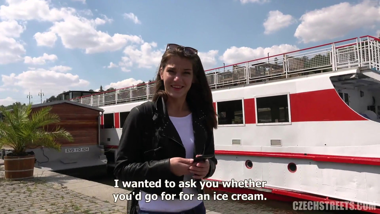 チェコの街 - 史上最もシャイな女の子