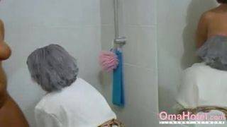 Omahotel abuela y madura están jugando juntas