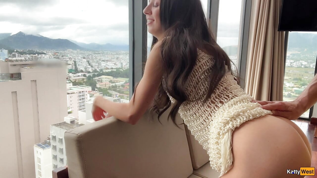 백인 러시아 자지를 시도하고 보지에 질싸를 원하는 스페인 블랑카