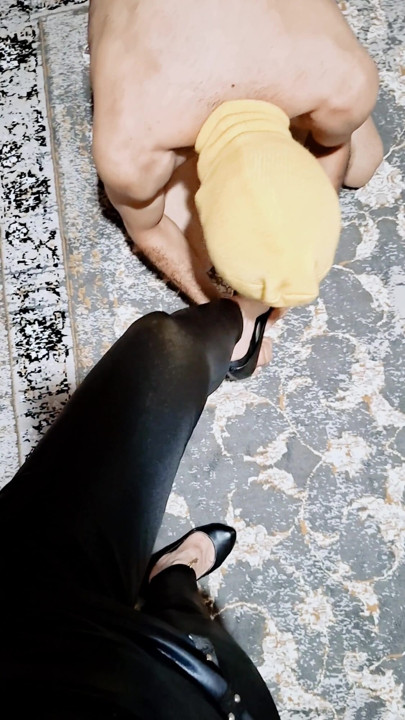 Bagian 2: pelatihan pemujaan kaki yang intens sama budak seks ekstrem, dominasi sepatu & penghinaan penuh | Klip 1