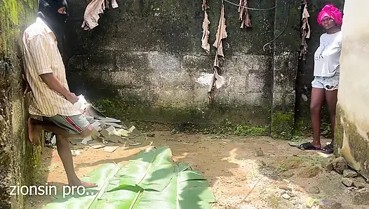 Aku sangat terangsang sehingga saya mengatur kencan bercinta halaman belakang dengan putri tiri bapak kos di halaman belakang kami. Ternyata begitu Lancar.